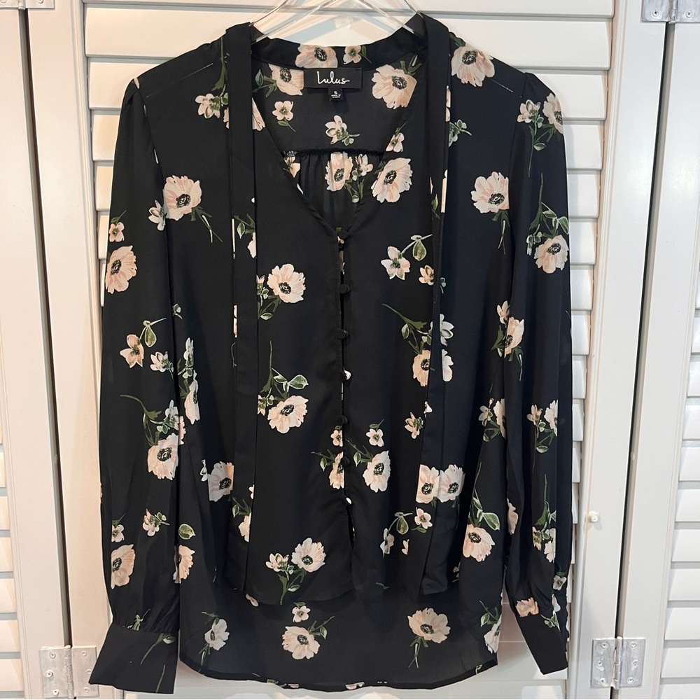 NWOT Lulus On The Spot Black Floral Blouse - Picture 5 of 14